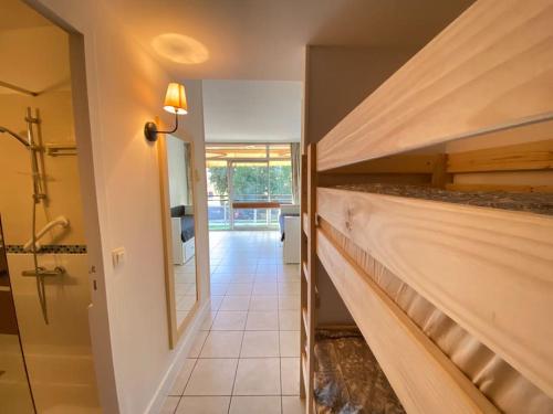 06U - Beautiful studio in residence - swimming pool and tennis court, Saint-Laurent-du-Var (foto 9)