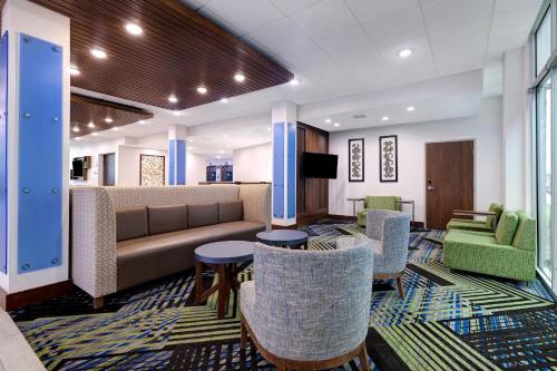 Holiday Inn Express & Suites - Grand Rapids South - Wyoming, an IHG Hotel