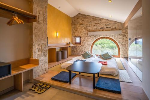 Hotel japonès Puigpinós (Hotel japones Puigpinos) in Lladurs