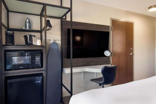 MainStay Suites - image 12