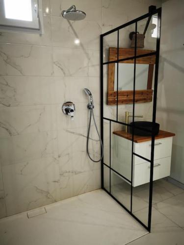 Jaccuzzi privatif dans studio tout confort in Lachapelle-sous-Aubenas
