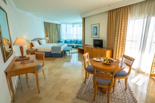 room detail thumbnail 1