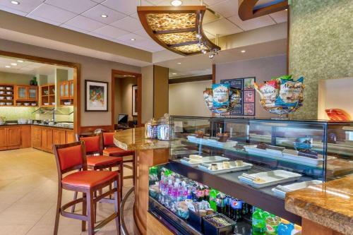 餐飲選擇, Wyndham Garden Kansas City Airport in 費洛威