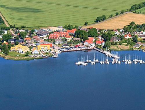 Hotel- & Ferienanlage Kapitäns-Häuser Breege, Breege