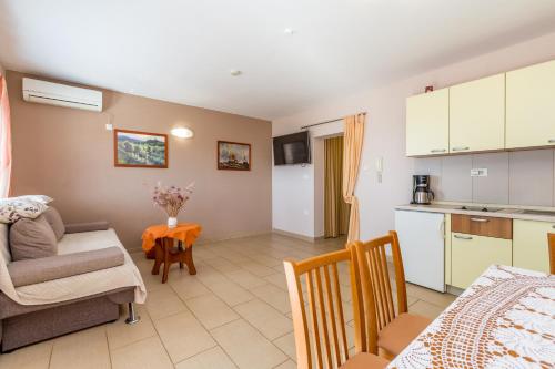 Apartment with Sea View image 9