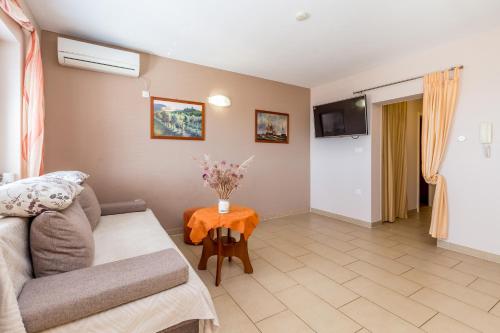 Apartment with Sea View image 8