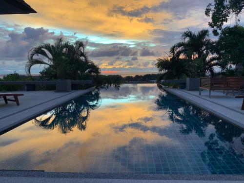 Sun Set Sea View 4 Bed Villa with Infinity Pool