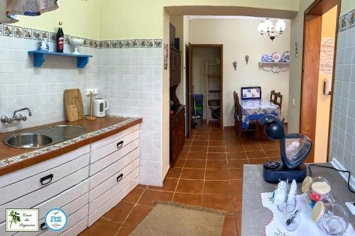 ห้องครัว, Alojamento CASA DA FIGUEIRA in เรลวา