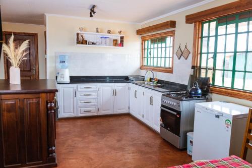 Konyha, Wild Amboseli Ndovu Cottage. in Amboseli