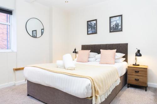Spotless Modern Central location Netflix in Every Room! - image 3