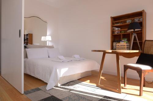 Apartment with 4 bedrooms in Lisboa with wonderful city view furnished balcony and WiFi 15 km from the beach - image 7
