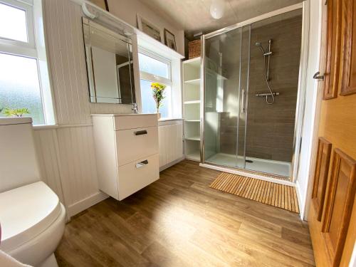 Corderry Farmhouse, idyllic cottage amid 250 acres in Cork Airport