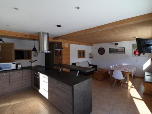 Appartement 6 pers 3* parking Wifi - FR-1-263-466