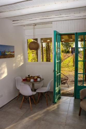 Bodega Trina Suites in Río Colorado