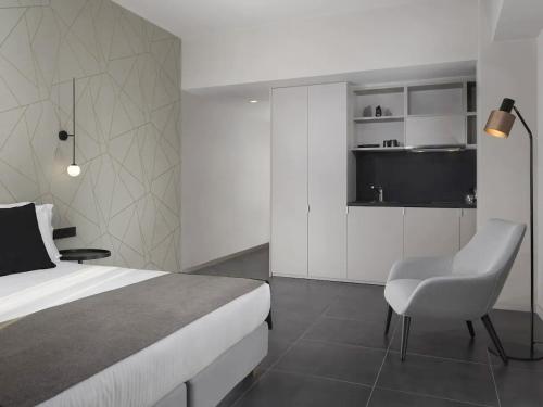 Delightful studio flat with balcony in the Glyfada sun Golf Club of Athens no01
