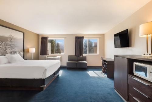 Super 8 by Wyndham Sparks/Reno Area - image 2