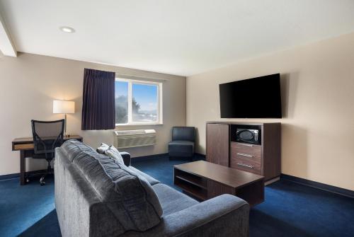 Super 8 by Wyndham Sparks/Reno Area - image 11