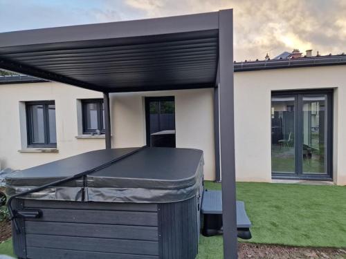 สปา, Maison avec jacuzzi et sauna in เอปินาล