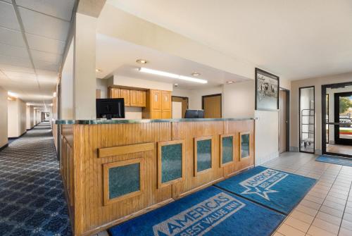 Super 8 by Wyndham Sparks/Reno Area - image 13