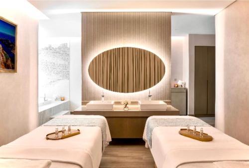 Luxury Apartment Burj Khalifa View - main image