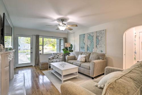 Reddington Beach Oasis with Pool, Walk to Ocean! in St Pete Beach, USA