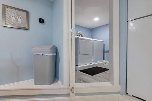 2BR Apt w/ 3 min Walk to downtown SWH - [Low Tide] thumb 3