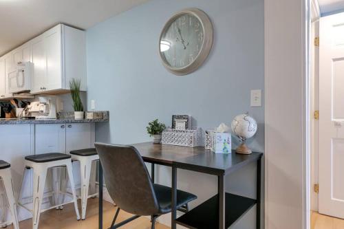 2BR Apt w/ 3 min Walk to downtown SWH - [Low Tide] detail