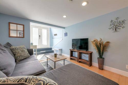 2BR Apt w/ 3 min Walk to downtown SWH - [Low Tide] detail