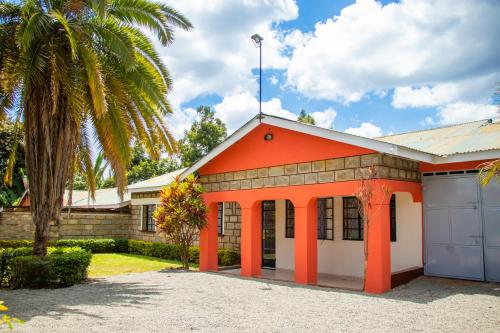 สวน, Secure Standalone 3BR Home near Embu Uni and KSG in เอมบู