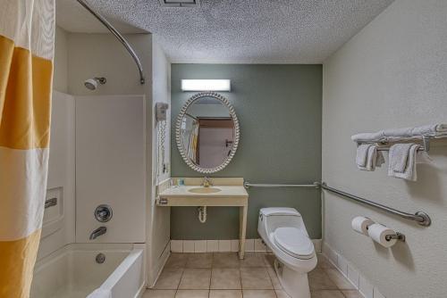 Days Inn & Suites by Wyndham Dundee - image 7