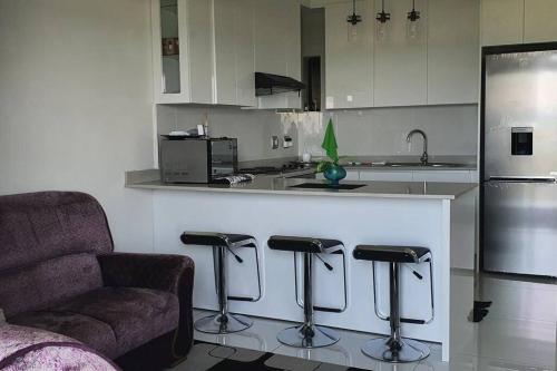 virtuve, *502 Shoreline Beach Flat* Strictly Halaal in Freeland Park