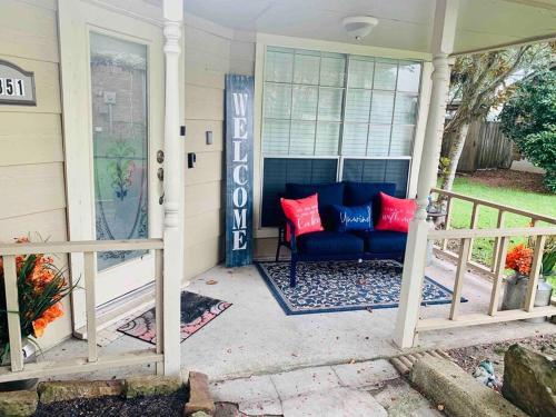 My Happy Place Lakeside - Waterfront Retreat in Willis, USA