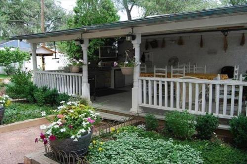 Full Kitchen,Close to Downtown and Family Friendly in Colorado Springs, USA