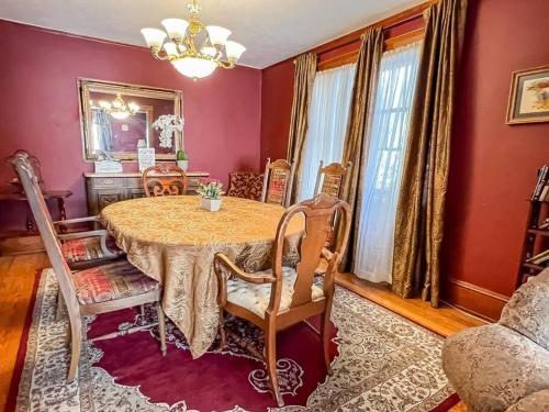 Full Kitchen,Close to Downtown and Family Friendly in Colorado Springs, USA