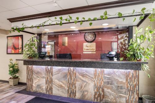 Econo Lodge Milwaukee Airport - image 4