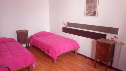 Standard Twin Room with Shared Bathroom image 5