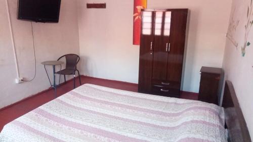 Standard Single Room with Shared Bathroom image 2