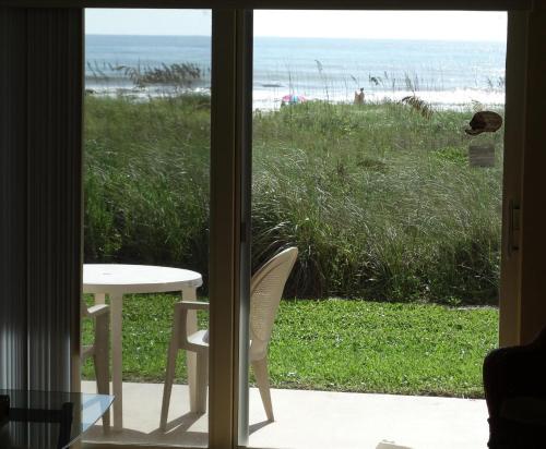 Spanish Main Unit 1- Direct Oceanfront Condo!