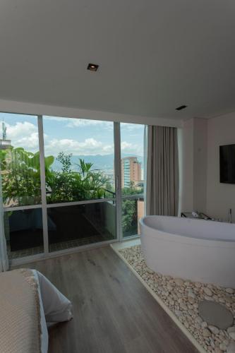 409067470 1616 Hotel
