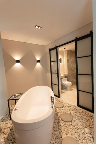 409067530 1616 Hotel