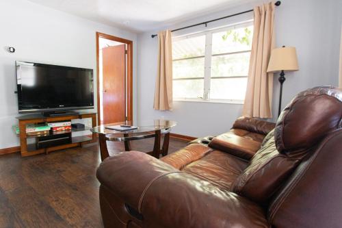 Cozy 1 Bedroom Unit - 4 Blocks from Jax Beach Pier! in Jacksonville Beach, USA