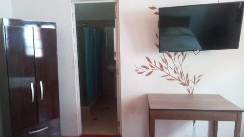 Standard Single Room with Shared Bathroom image 7
