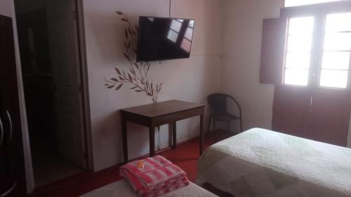 Standard Single Room with Shared Bathroom image 9