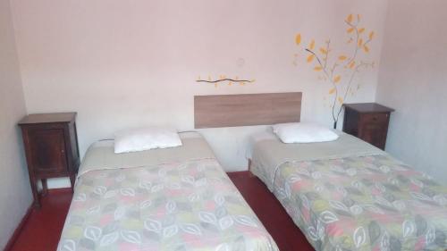 Standard Single Room with Shared Bathroom image 6