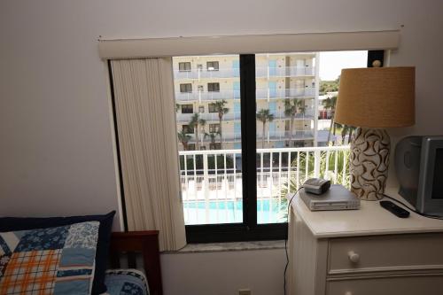 Sandcastles 400 Ocean & Rocket Launch Views, Massive Corner Unit in Cocoa Beach, USA