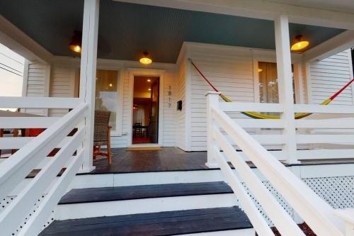 Seadmed, The Other House in Monroe (WI)
