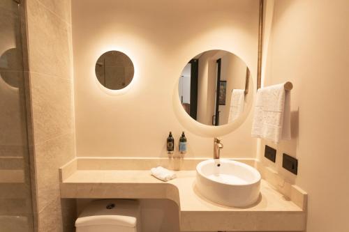 409072452 1616 Hotel