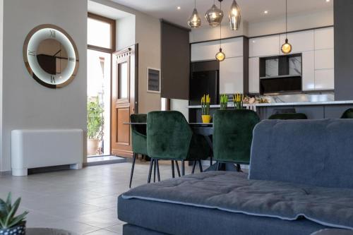 Orion Maison: Luxury 3-bedroom maisonette in the center of town