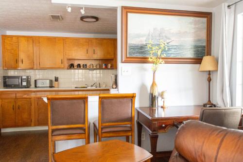 Two Bedroom Home - Walking Distance from The Beach in Jacksonville Beach, USA