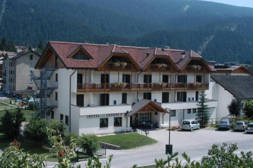 Hotel Canada 324936 Andalo